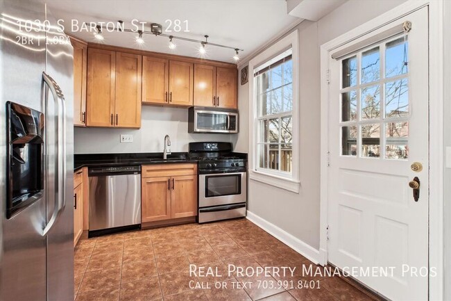 Building Photo - Sunny & Spacious Arlington Village TH- Ste...