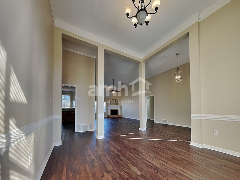 Building Photo - 7428 Acree Ln