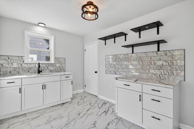 Building Photo - 8449 Penrod St