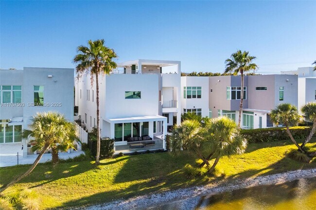 Building Photo - 10561 NW 67th Terrace