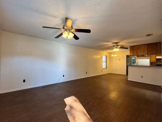Building Photo - 10802 Kiamichi Dr