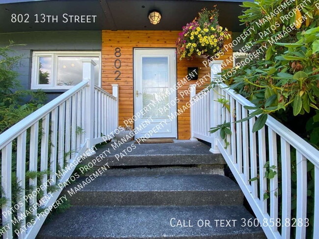 Building Photo - 802 13th St