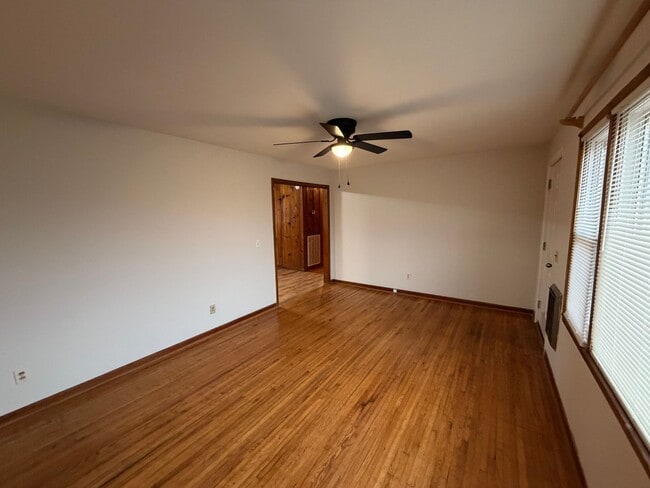 Building Photo - Charming 3 Bed 1 Bath Home in Woodbury