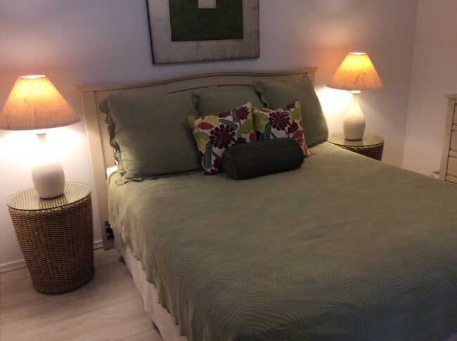 Master BR - 92-1212 Olani St