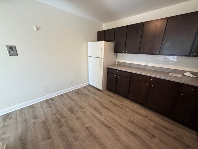 Building Photo - 1039 College Ave