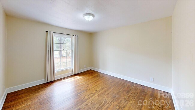 Building Photo - 6821 View Way Dr