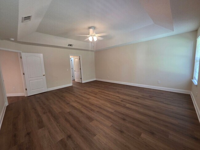 Building Photo - 4BR/3BA home with shed close to Navy Feder...