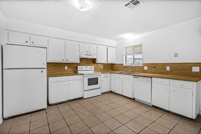 Building Photo - 1601 Taylor Gaines St