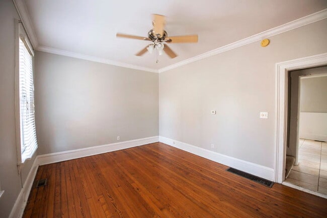 Building Photo - 512 S Lazelle St