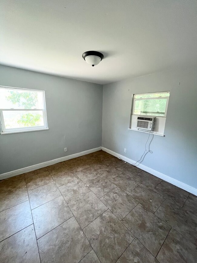 Building Photo - Dade City 2BR/1BA Home in a Quiet Country ...