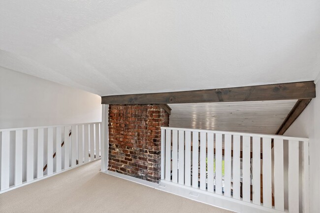Building Photo - Adorable East Nashville Cottage w/ HUGE Fully-Fenced backyard!