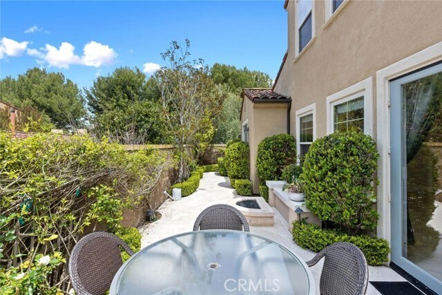 Building Photo - 61 Shade Tree