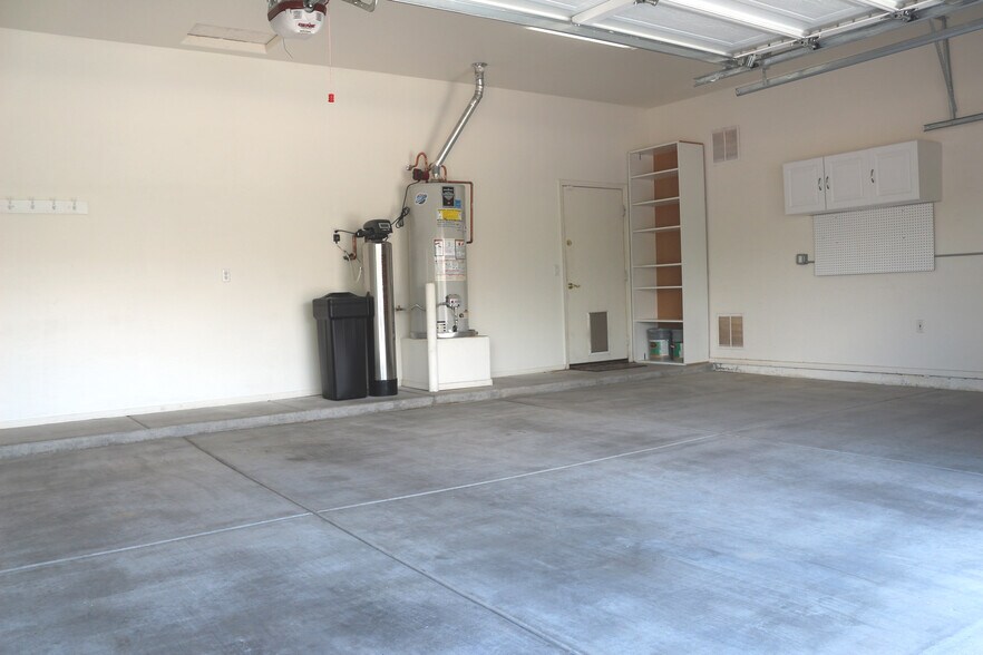 3 Car Garage & Water Softener - 4629 E Thunder Hawk Rd