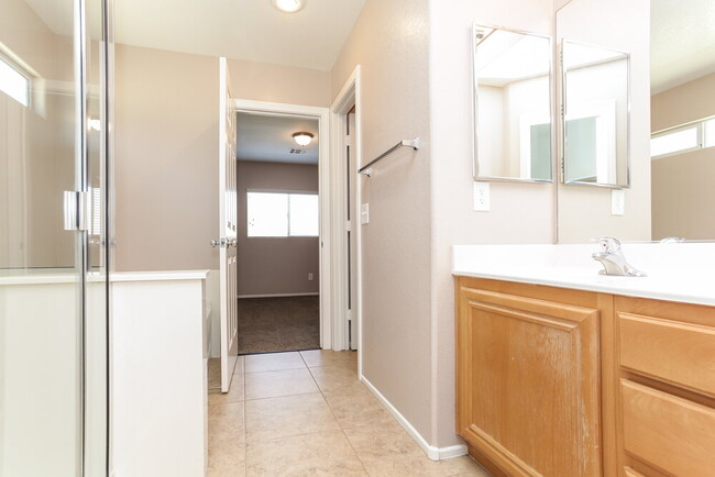 Building Photo - 3342 Villa Fiori Ave