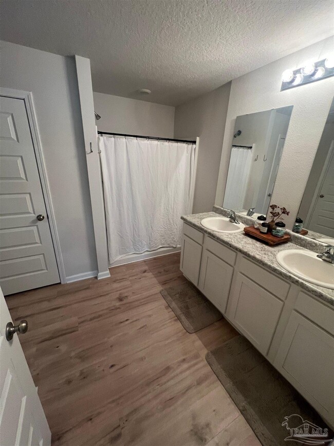 Building Photo - 5253 Peach Dr