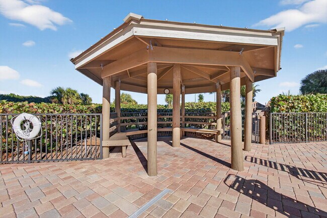 Building Photo - 3150 N Hwy A1A