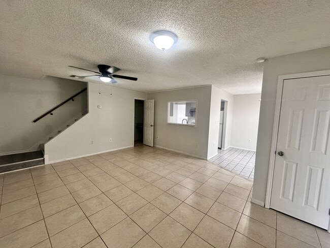 Building Photo - 1013 Spring Meadow Dr