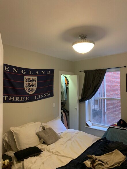 Building Photo - 28 Fleet St