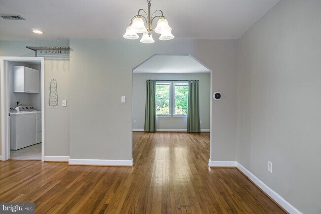Building Photo - 2962 Strathmeade St