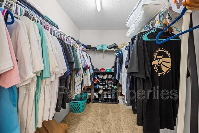 Building Photo - 272 Live Oak Ln