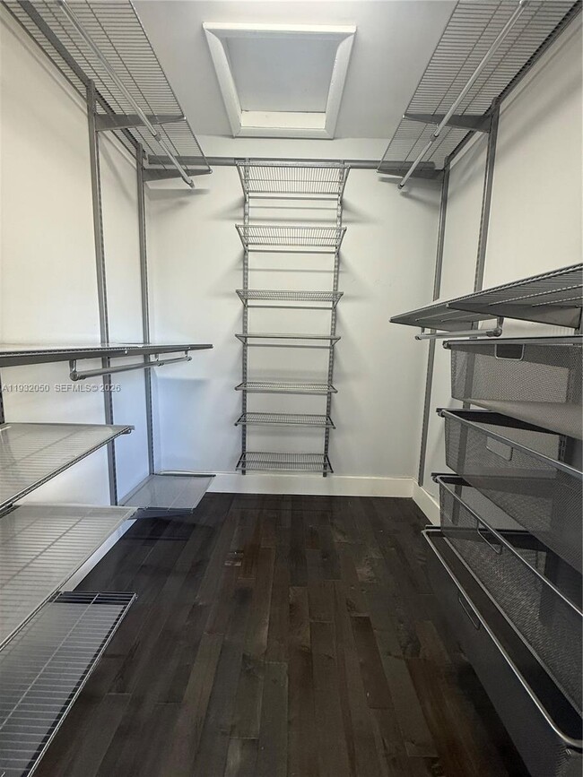 Building Photo - 1975 Sans Souci Blvd