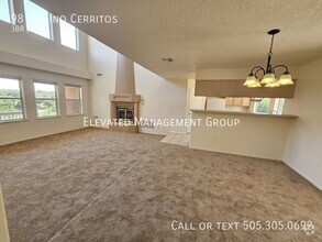 Building Photo - Enchanting Edgewood 3 Bedroom. Views! Lots...