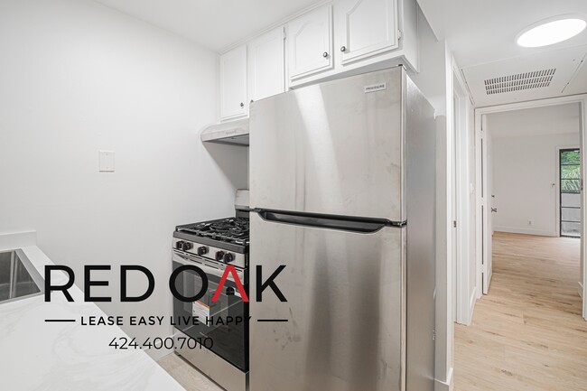 Building Photo - 4651 Cahuenga Blvd