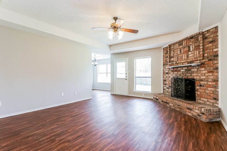 Building Photo - 4909 Barberry Dr