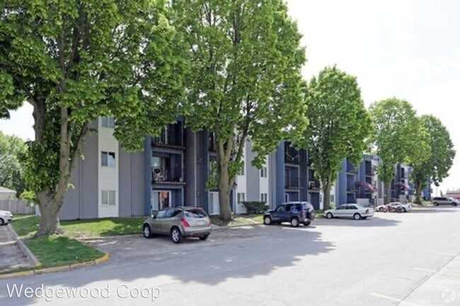 Building Photo - 2555-2557 Wedgewood Rd