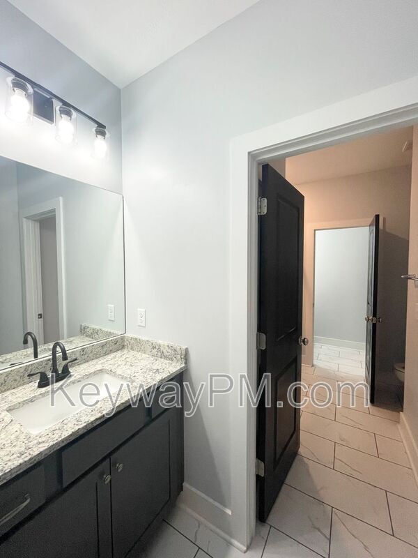 Building Photo - 2217 Laurens St