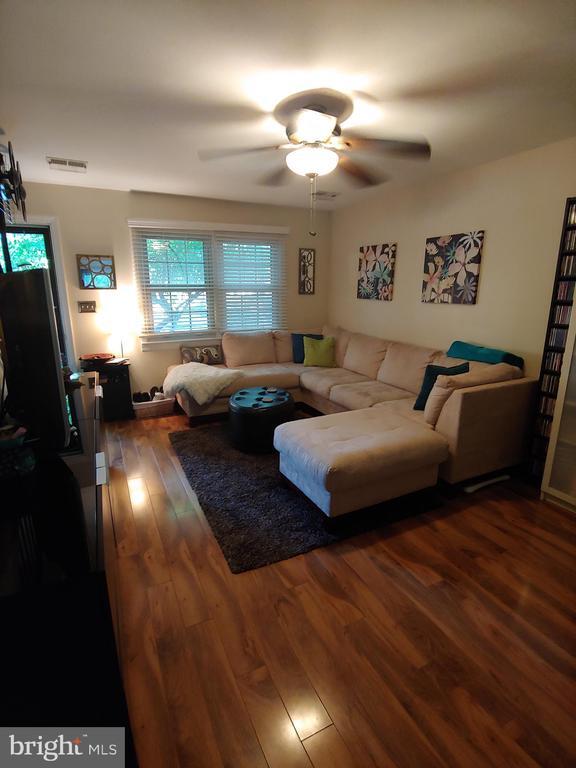 Building Photo - 8435 Norwood Dr