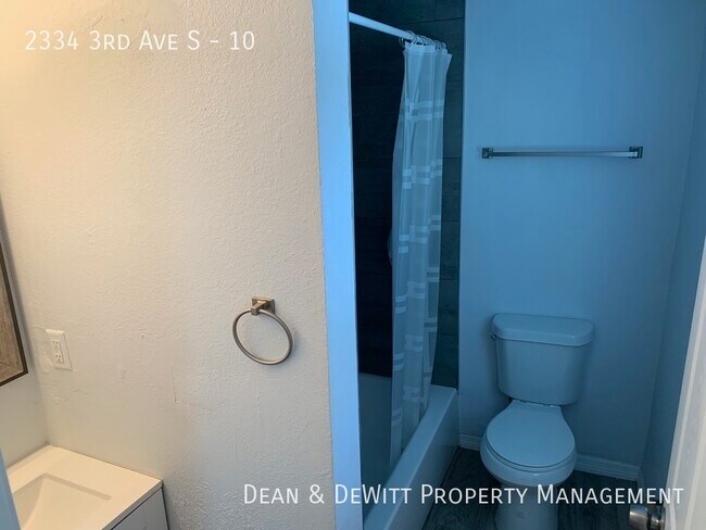 Building Photo - 2334 3rd Ave S