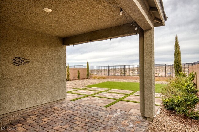 Building Photo - 2698 Frabiele St