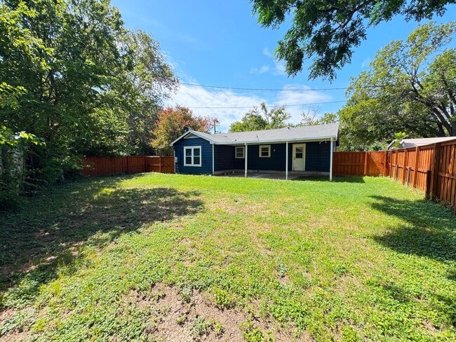 Building Photo - 360 Virtual Tour Available
