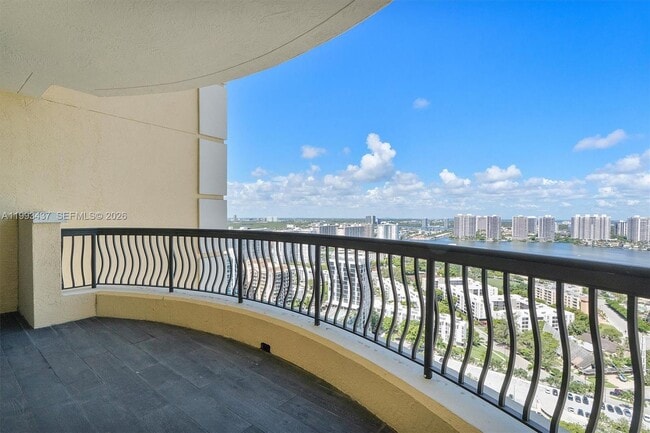 Building Photo - 17875 Collins Ave