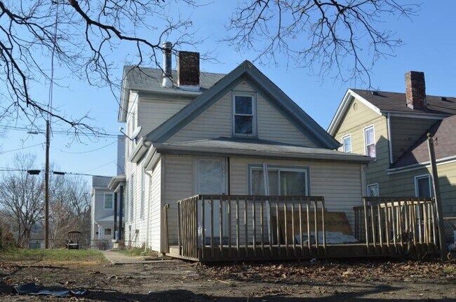 Building Photo - 2146 Benninghofen Ave