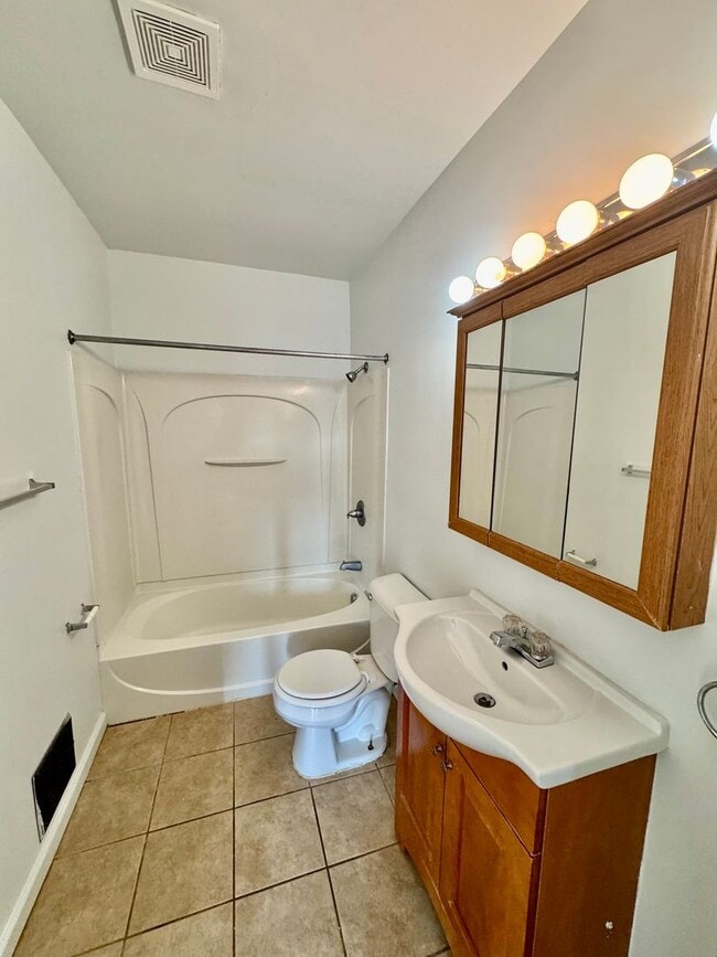 Building Photo - 5 Bedroom House - Available for Fall 2026 - Across from EMU!