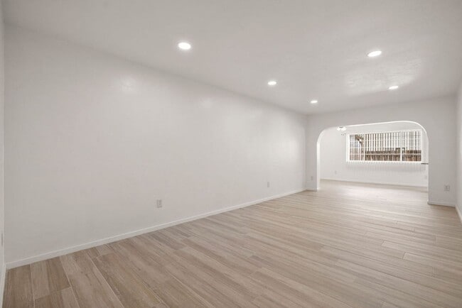 Building Photo - Beautiful Remodeled 3 Bedroom Duplex