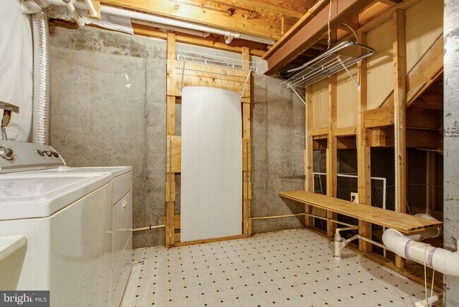 Building Photo - 7805 Edmunds Way