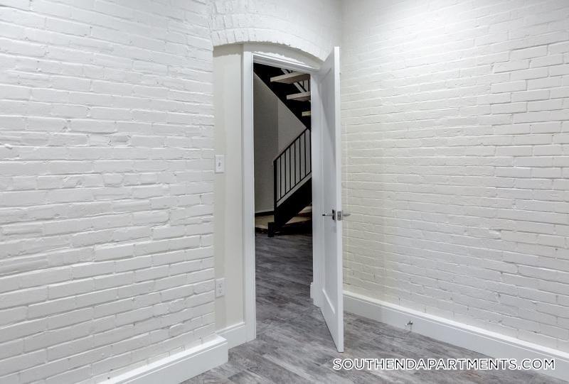 Building Photo - 11 Newcomb St