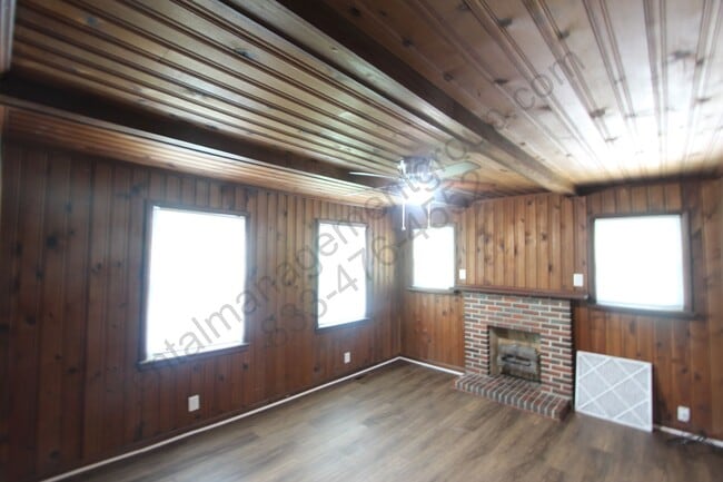 Building Photo - New On The Market with Fresh Updates!!