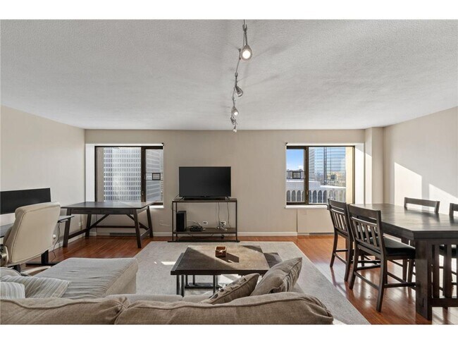 Building Photo - 19 S 1st St