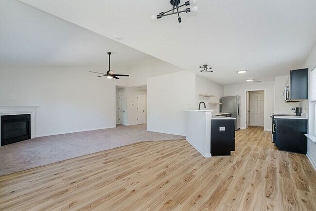 Building Photo - 5896 Hollow Oak Trail