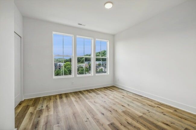 Building Photo - 104 Stella Dr
