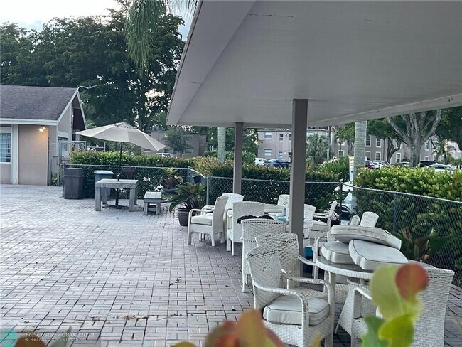 Building Photo - 7895 Margate Blvd