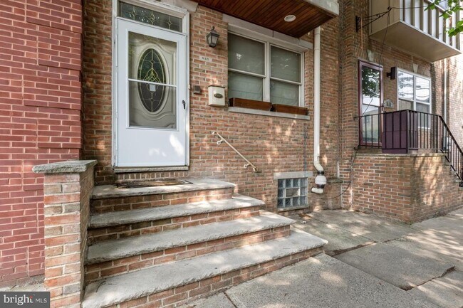 Building Photo - 920 S 16th St