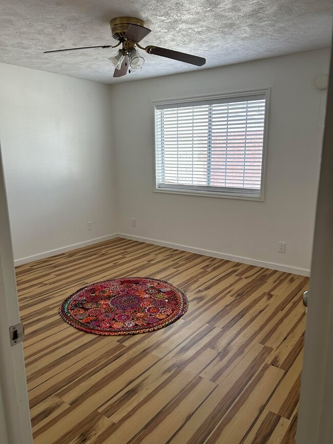 Building Photo - 1095 Canal Ave