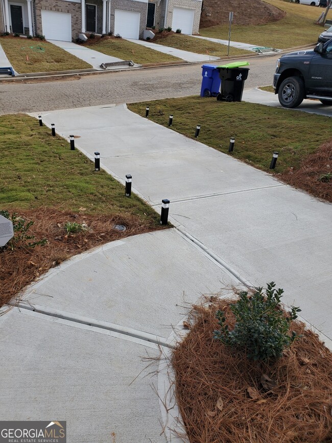 Building Photo - 5697 Union Pointe Dr
