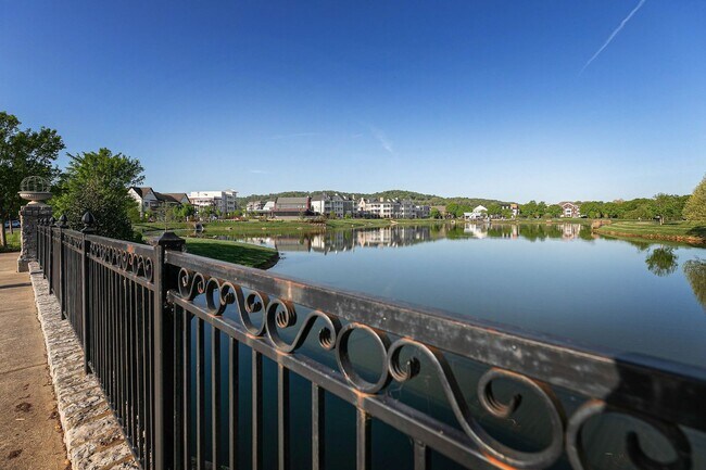 Building Photo - Stunning 4BE/3.5BA home in the very desira...