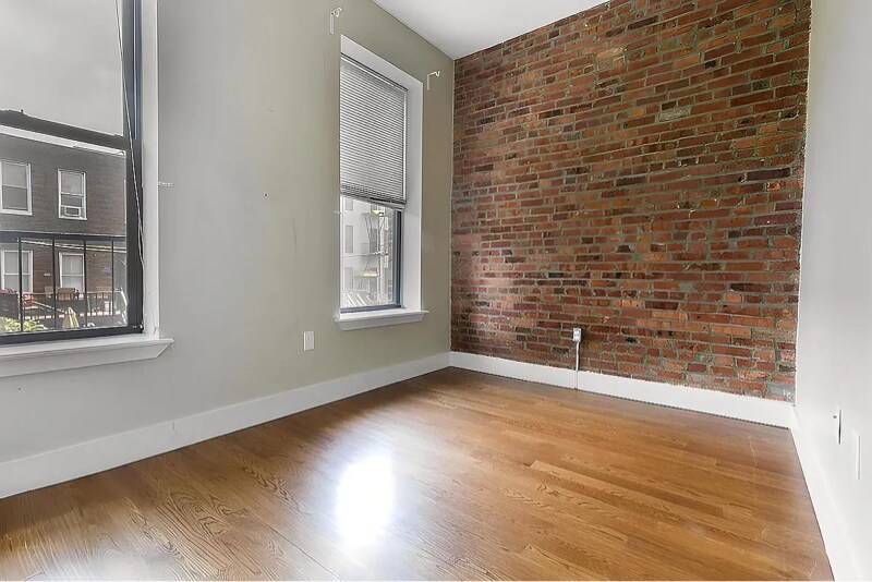 Building Photo - 404 Suydam St
